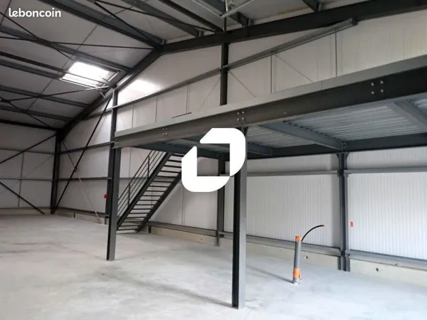 Local industriel 211 m²