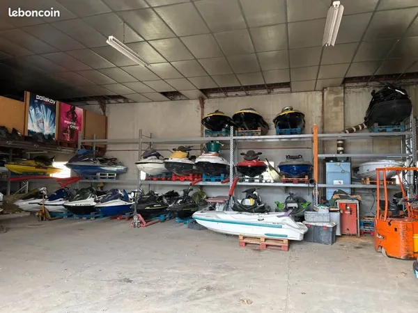 Casse jet ski moto voiture entrepôt dépôt 500 m2