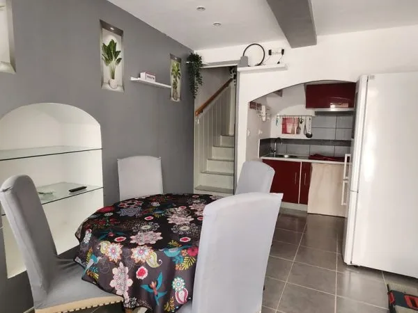 BESSAN COEUR DE VILLE PETITE MAISON MEUBLE