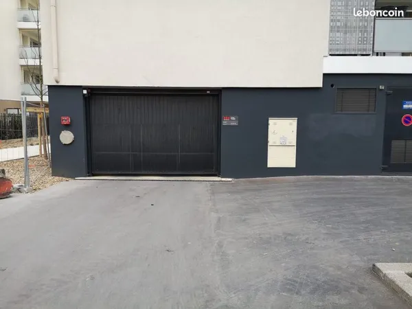 🅿️ Location place de parking privée - Résidence AZUR rue de la Tase - Vaulx-en-Velin