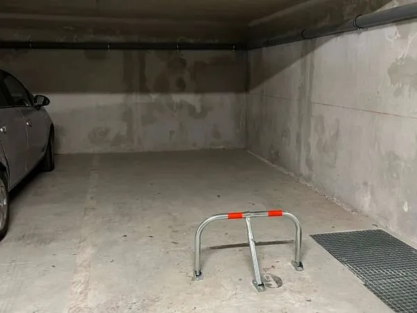 Place de parking en sous-sol sécurisé - La Crau (Les Treilles)
