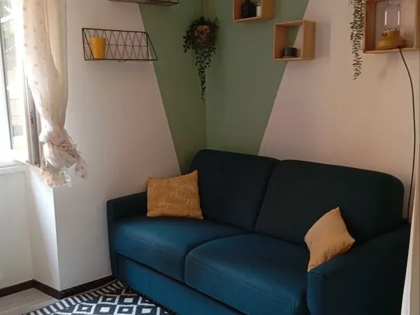 Studio meublé plein centre Toulouse L Loyer : 600 charges comprises ( eau froide) Caution : 1100 Vis