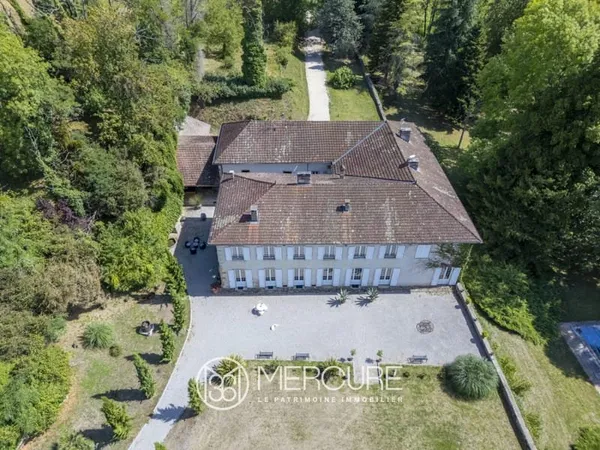 ISERE - ENTRE GRENOBLE ET VALENCE - DEMEURE DU XVIII° s de 739 m² et ses dépendances SUR UN PARC DE 