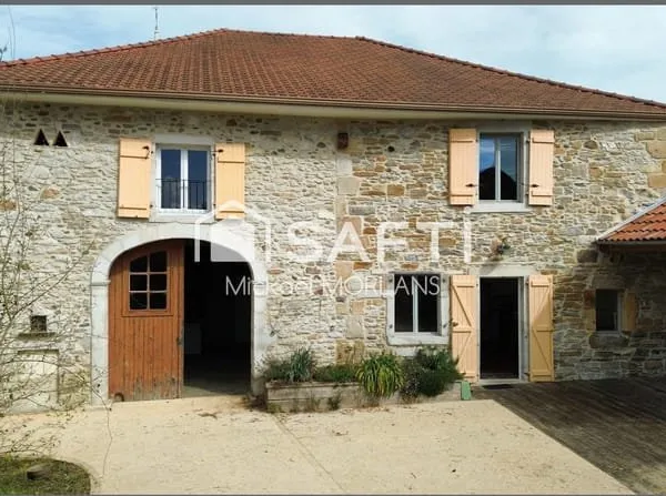 Maison Béarnaise de 252 m2, 11 pièces, 7 chambres, dépendance