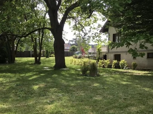 Maison 12 pièces 374 m²