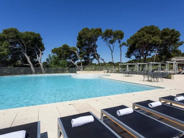 3P en rez de jardin au Country-Club de Saumane