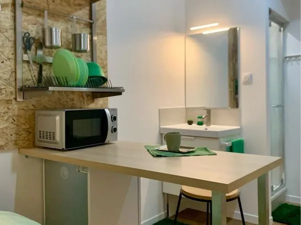 Chambre avec DOUCHE dans MAISON avec jardin