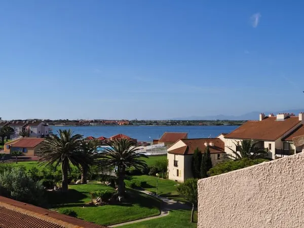 Appartement 2 pièces rénové au 3ème Etages Avec Double vu