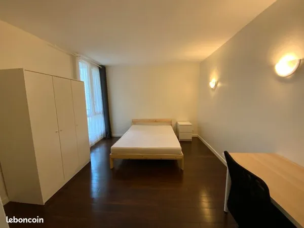 Chambre de 14m² dans une colocation à 5mn à pieds de la gare