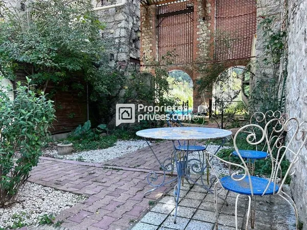 Propriété de caractère sur 3 700 m²
