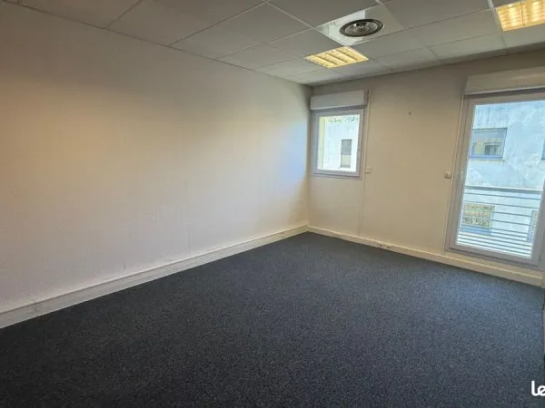 Ensemble de 6 Bureaux total 100 m2 environ à louer ; Les Milles ACTIMART - Aix-en-Provence