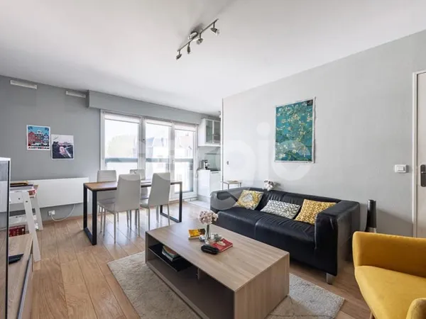 VAUBAN/CATHO : Appartement T2 rénové/meublé avec PARKING & CAVE