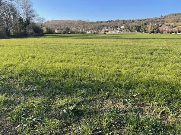 Terrain 814 m²