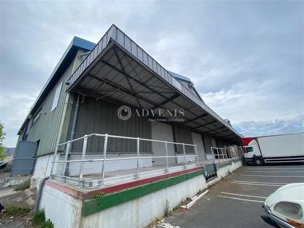 Local d'activité 900 m²