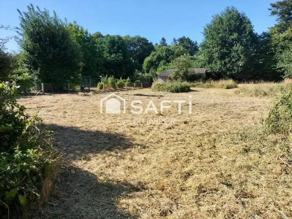 Terrain constructible de 1300m2 au bourg de QUISTINIC