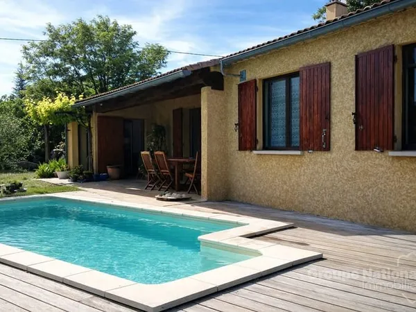 Maison de plain pied avec piscine