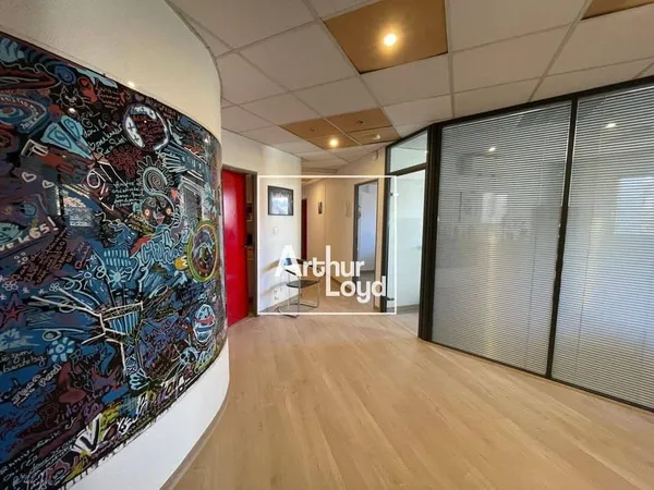 Bureaux 143 m²