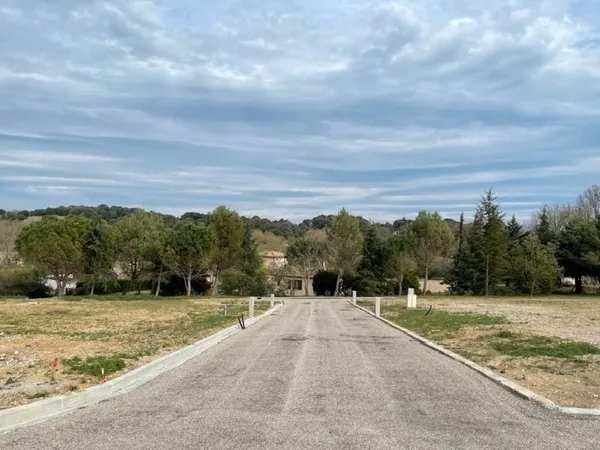 Terrain 600 m²