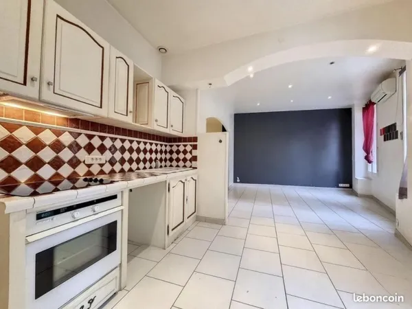 Grand Studio 42 m² - Centre-ville - Rez-de-chaussée - Draguignan