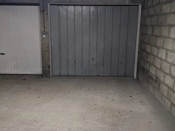 Location Garage Box Fermé - Paris 15 - Petite voiture ou Scooter