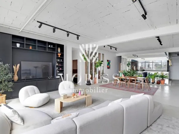 RUE LAVOISIER / BAS-MONTREUIL LOFT 240M2