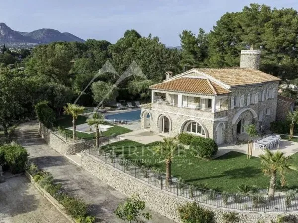 Villa 10 pièces 350 m²