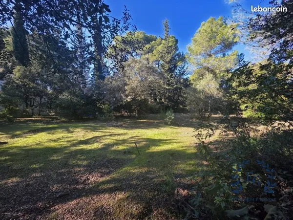 Terrain 2340 m² Aubais