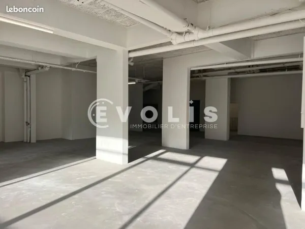 Bureau 949 m²