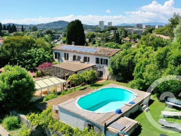 Maison 8 pièces 288 m²