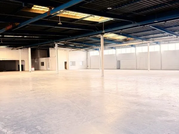 Entrepôt indépendant 2 340 m² + bureaux - Accès PL - Terrain 4 975 m² - Meaux (77)- Réf CEYLON-2340-