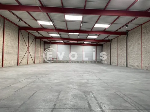 Entrepôt 1835 m²