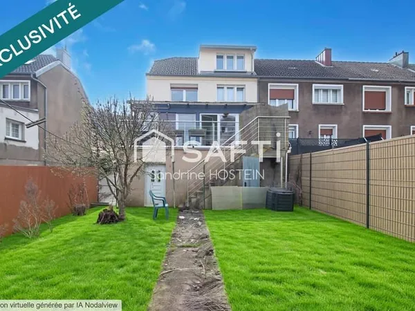 Maison libre 3 côtés avec 4 chambres, terrasse, jardin et 3 garages!
