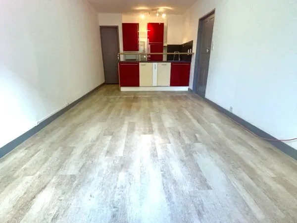 ✨ COUP DE CŒUR - Studio rénové avec goût en plein centre de Givry ✨