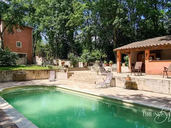 BASTIDE DE CHARME R+1 206m² sur TERRAIN 6.946m² avec PISCINE et GARAGE