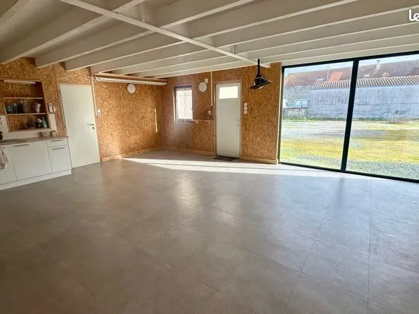 Local commercial Courçon