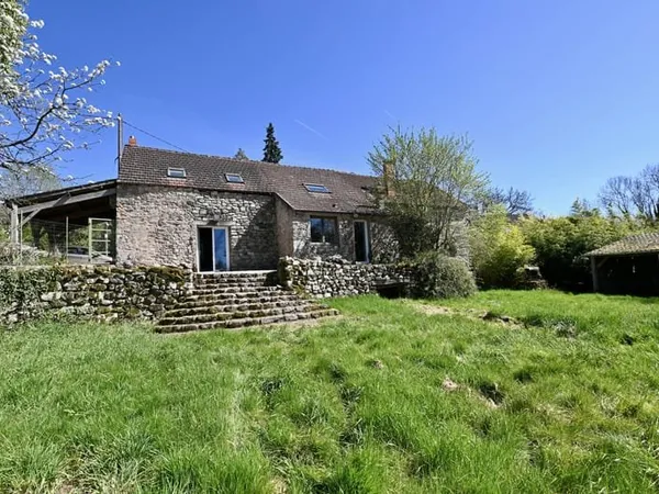 Maison familiale avec jardin et dépendances, au calme dans l