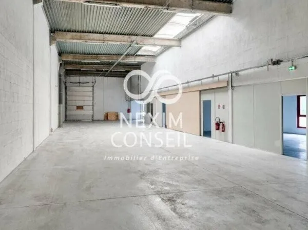 Entrepôt 578 m²