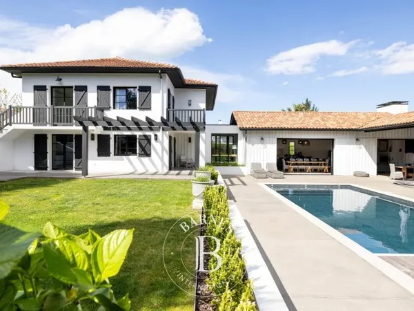 CAMBRIDGE - Villa familiale, 7 chambres, piscine à 3min de Biarritz
