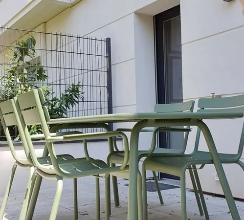 Luxueux deux pièces avec terrasse aménagée