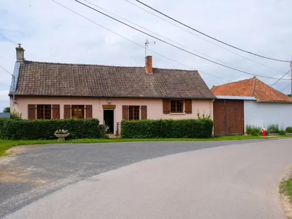 MONCHY-CAYEUX : FERMETTE AU CARRE