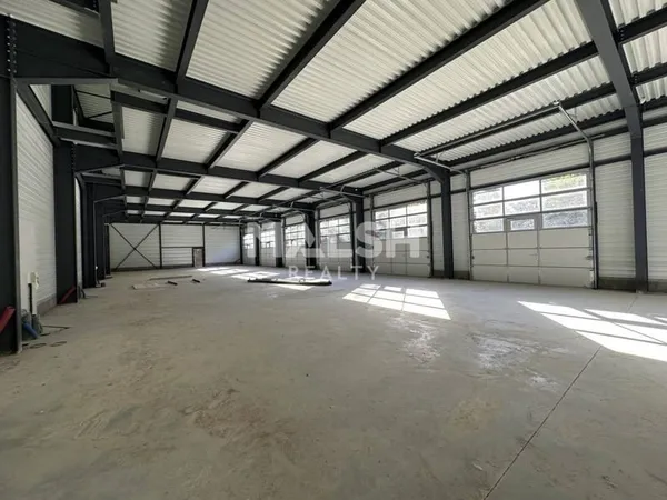 Local d'activité 945 m²