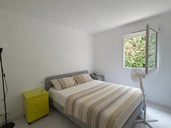 Fabron - Dans résidence fermée avec parking - 2 pièces avec balcon