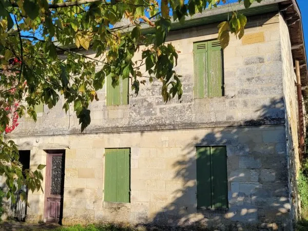 MAISON EN PIERRE DE TAILLE A RESTAURER