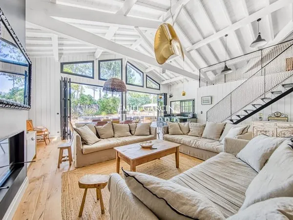 Maison 8 pièces 215 m²
