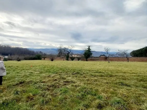 Terrain constructible 1600 m²