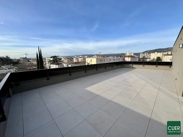 Appartement neuf au dernier étage.