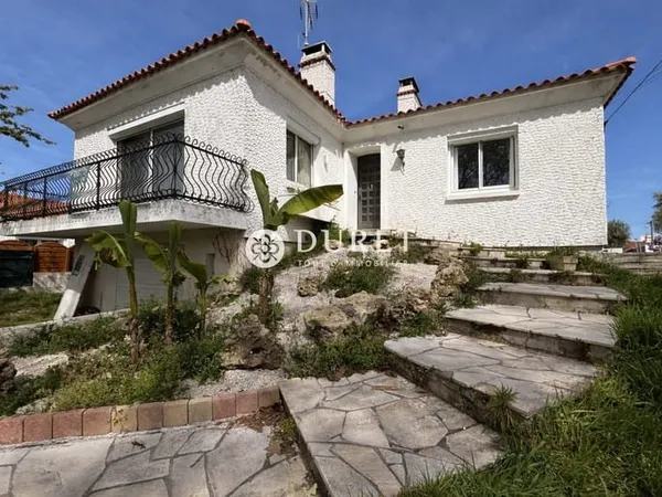 Maison à rénover avec potentiel - 140 m², volumes exploitab