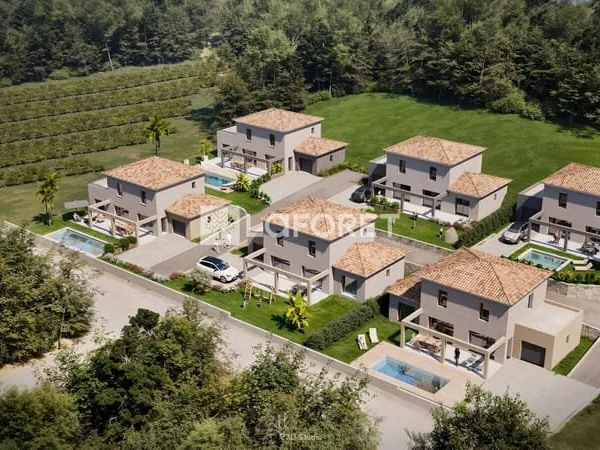 Maison Cuers 5 pièce(s) 142 m2