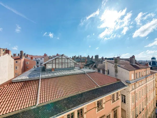 LYON 1. Dernier Etage 113 m2 carrez 128 au sol. Vue