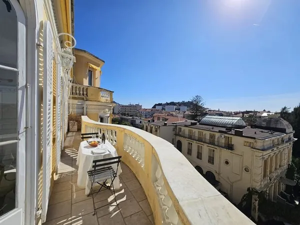 Dernier étage 5 pièces avec terrasse - Nice Bas de Cimiez